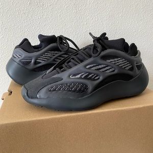 Yeezy 700 v3